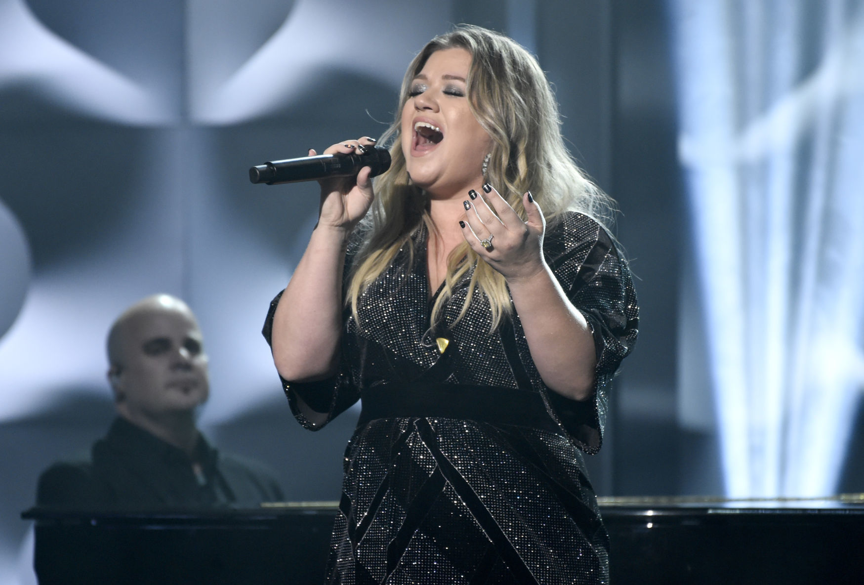 Kelly Clarkson -- Aug. 24